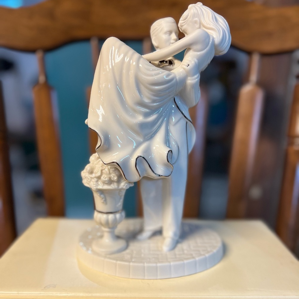 Cake topper